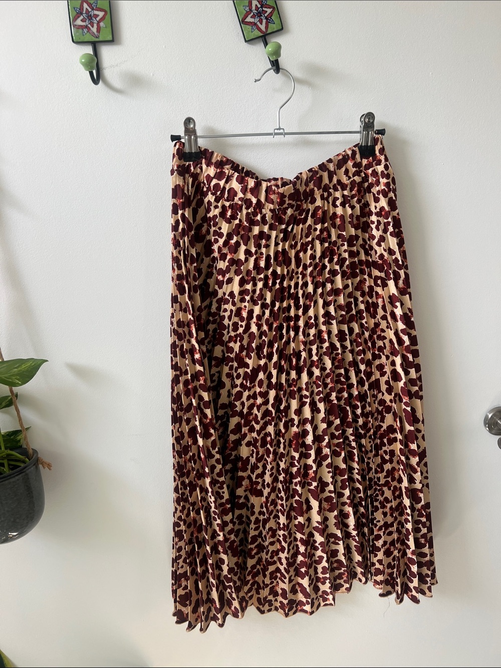 H&M Beige and Burgundy Pleated Animal-Print Midi Skirt